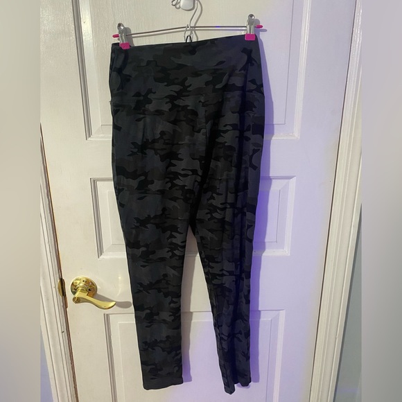 Rachel Zoe Tummy Control Camo High Waisted Leggings - Picture 5 of 5